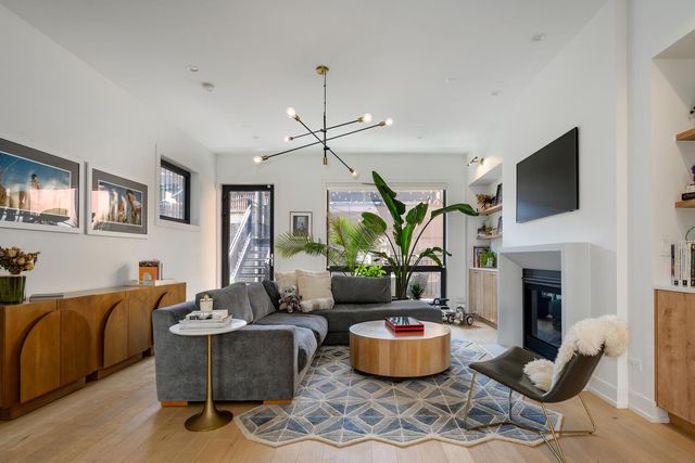 1528 N Elk Grove Avenue 1, Chicago, IL 60622