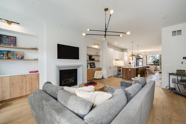 1528 N Elk Grove Avenue 1, Chicago, IL 60622