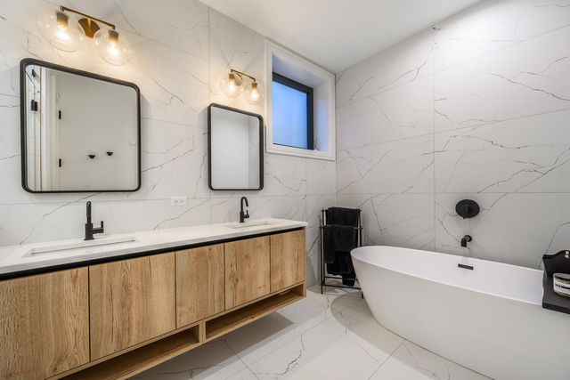 1528 N Elk Grove Avenue 1, Chicago, IL 60622