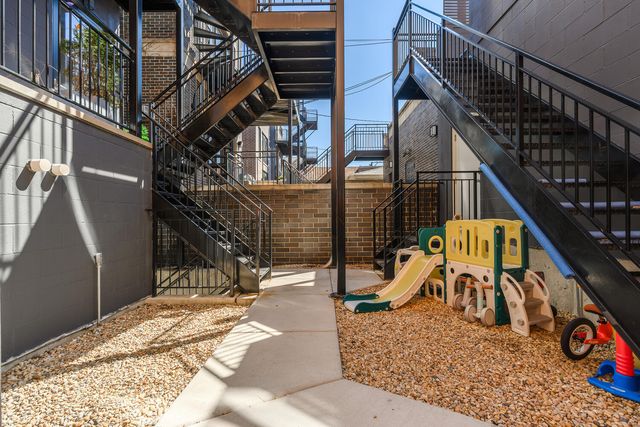 1528 N Elk Grove Avenue 1, Chicago, IL 60622