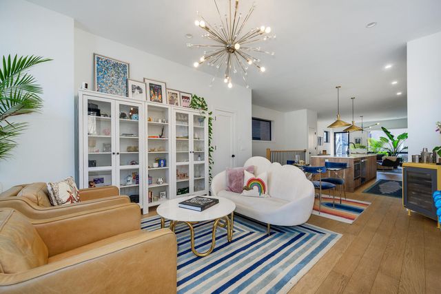 1528 N Elk Grove Avenue 1, Chicago, IL 60622