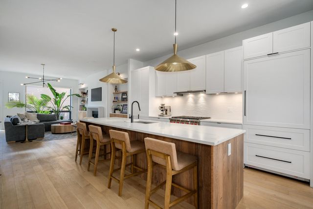 1528 N Elk Grove Avenue 1, Chicago, IL 60622