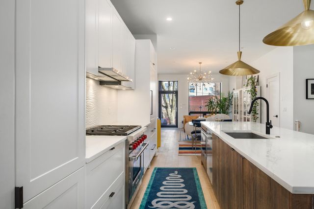 1528 N Elk Grove Avenue 1, Chicago, IL 60622