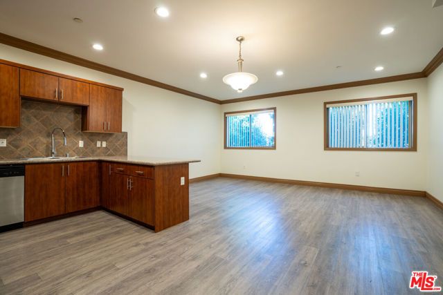 7203 Rubio Avenue, Van Nuys (los Angeles), CA 91406