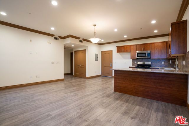 7203 Rubio Avenue, Van Nuys (los Angeles), CA 91406