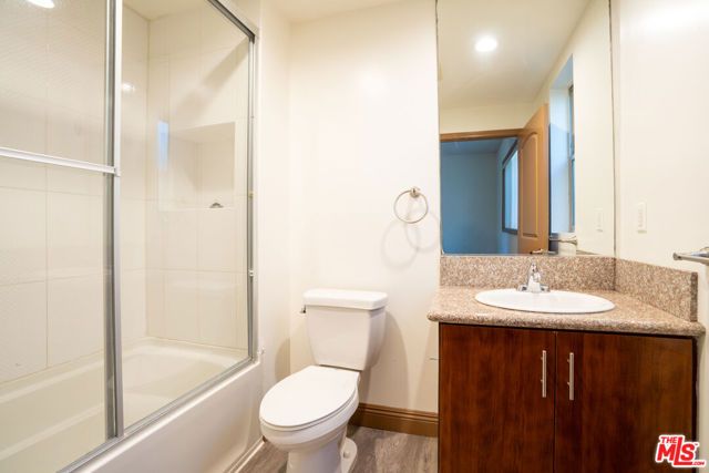 7203 Rubio Avenue, Van Nuys (los Angeles), CA 91406