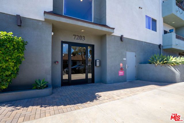 7203 Rubio Avenue, Van Nuys (los Angeles), CA 91406