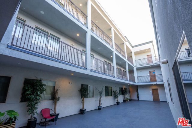 7203 Rubio Avenue, Van Nuys (los Angeles), CA 91406