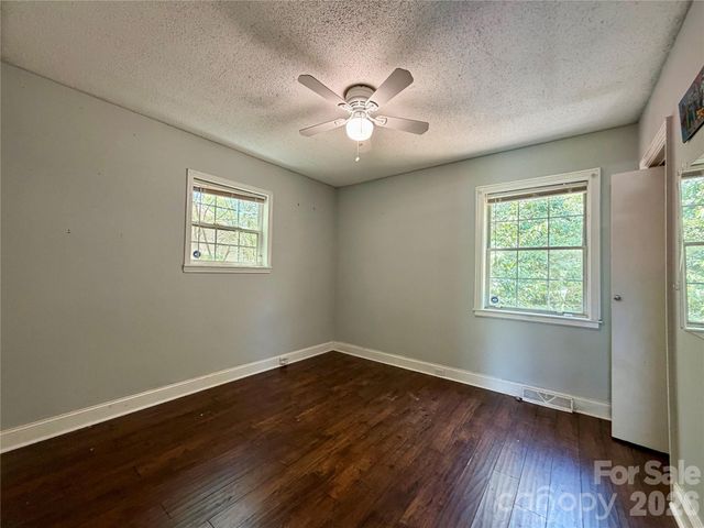 2825 Parkway Avenue, Charlotte, NC 28208
