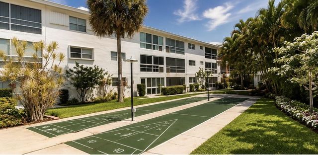 2050 NE 39th Street W312, Lighthouse Point, FL 33064