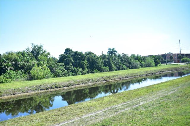 8851 Sunrise Lakes Blvd 207, Sunrise, FL 33322