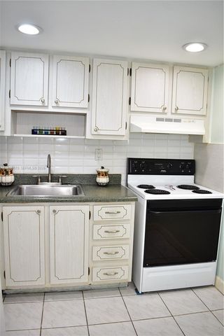 8851 Sunrise Lakes Blvd 207, Sunrise, FL 33322