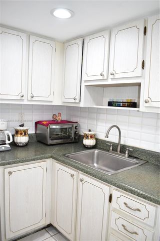 8851 Sunrise Lakes Blvd 207, Sunrise, FL 33322