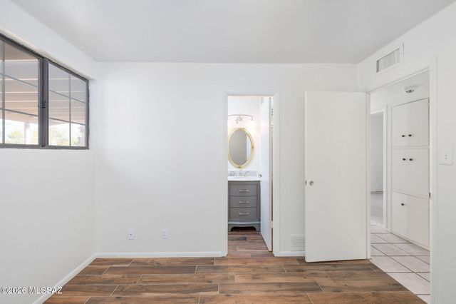 8201 E Lynch Place, Tucson, AZ 85710