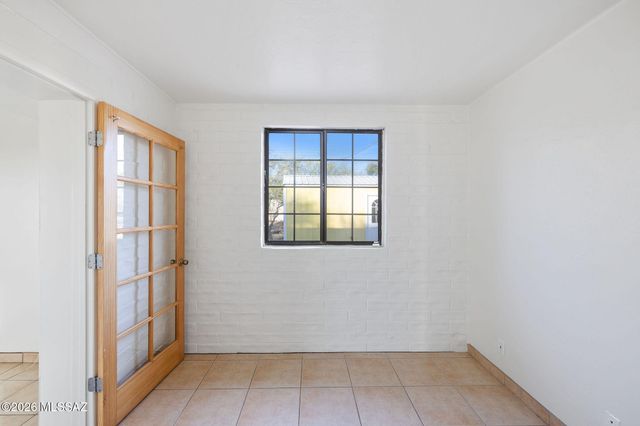 8201 E Lynch Place, Tucson, AZ 85710