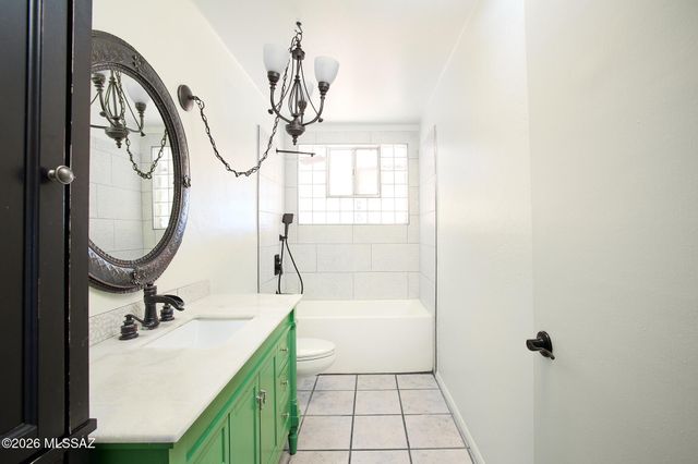 8201 E Lynch Place, Tucson, AZ 85710