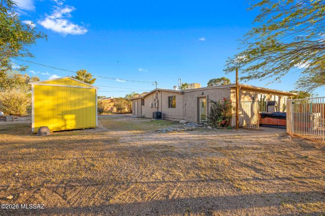 8201 E Lynch Place, Tucson, AZ 85710