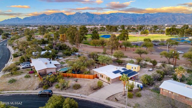 8201 E Lynch Place, Tucson, AZ 85710