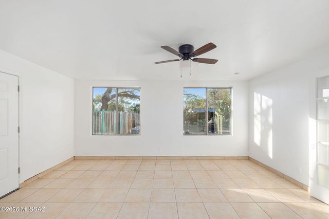 8201 E Lynch Place, Tucson, AZ 85710