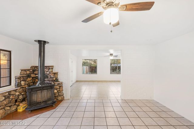 8201 E Lynch Place, Tucson, AZ 85710