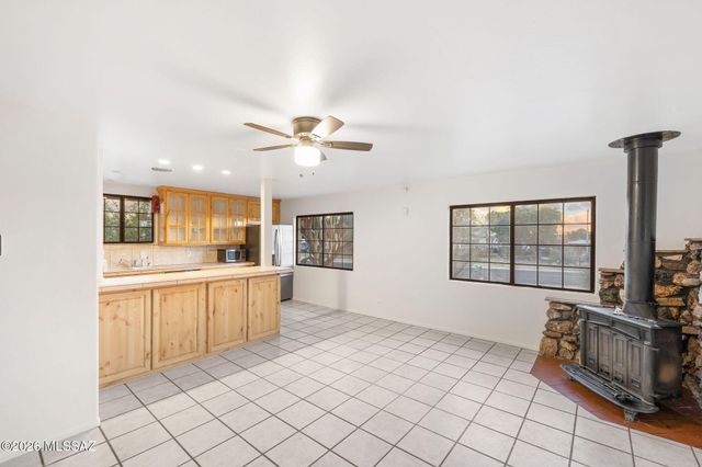 8201 E Lynch Place, Tucson, AZ 85710