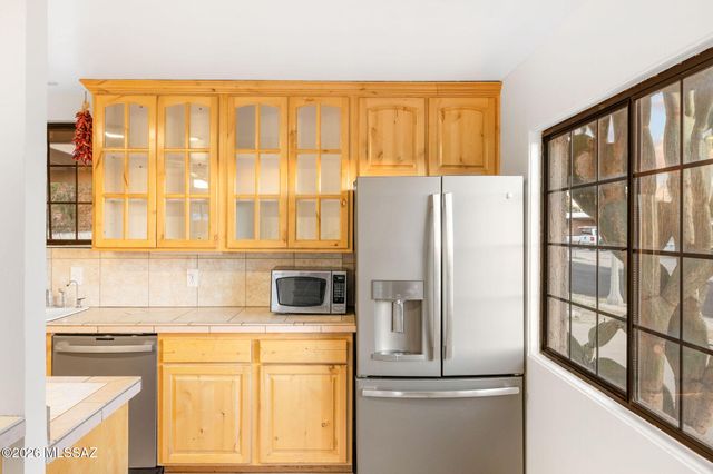 8201 E Lynch Place, Tucson, AZ 85710