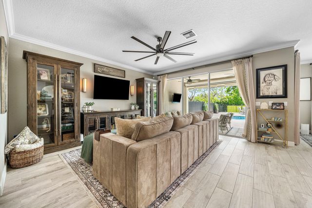 933 Deer Haven Drive, Loxahatchee, FL 33470