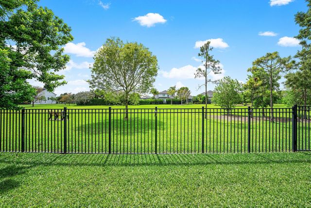 933 Deer Haven Drive, Loxahatchee, FL 33470