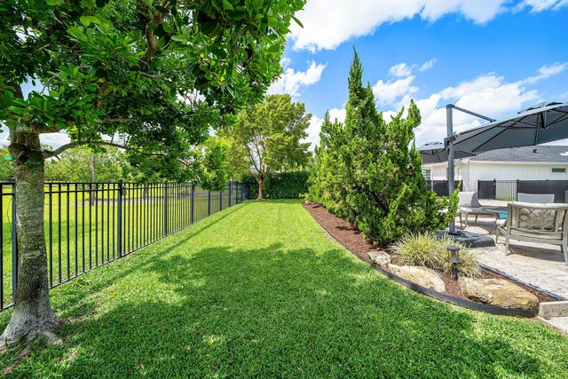 933 Deer Haven Drive, Loxahatchee, FL 33470