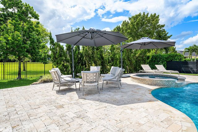 933 Deer Haven Drive, Loxahatchee, FL 33470