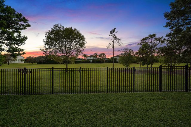 933 Deer Haven Drive, Loxahatchee, FL 33470