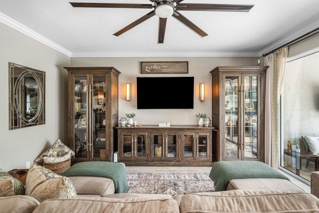 933 Deer Haven Drive, Loxahatchee, FL 33470