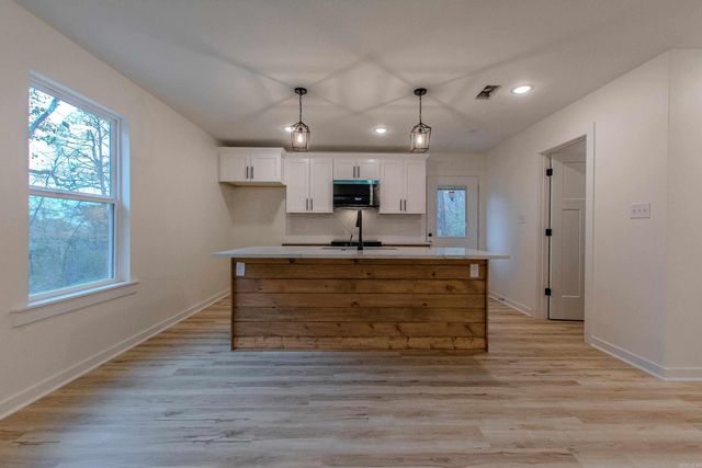 130 Joy Street, Bauxite, AR 72011