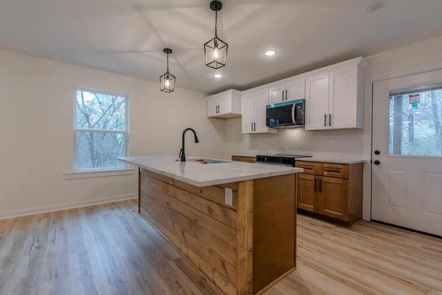 130 Joy Street, Bauxite, AR 72011