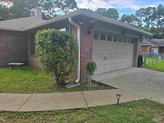 3007 N 21st Ave, Milton, FL 32583