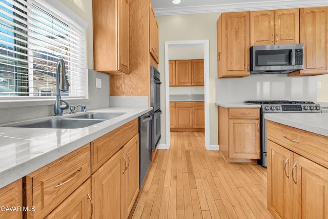 345 Lakeview Drive, Palmdale, CA 93551