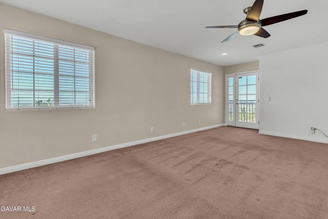 345 Lakeview Drive, Palmdale, CA 93551