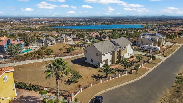 345 Lakeview Drive, Palmdale, CA 93551