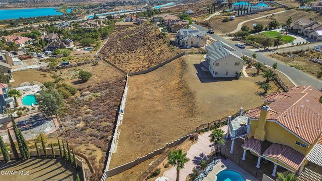345 Lakeview Drive, Palmdale, CA 93551