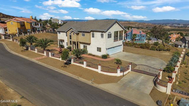 345 Lakeview Drive, Palmdale, CA 93551