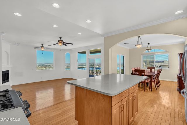 345 Lakeview Drive, Palmdale, CA 93551