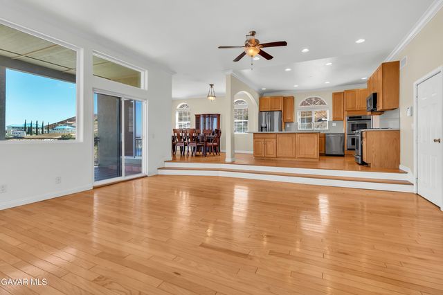 345 Lakeview Drive, Palmdale, CA 93551