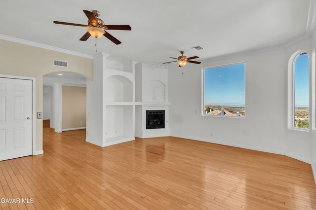 345 Lakeview Drive, Palmdale, CA 93551