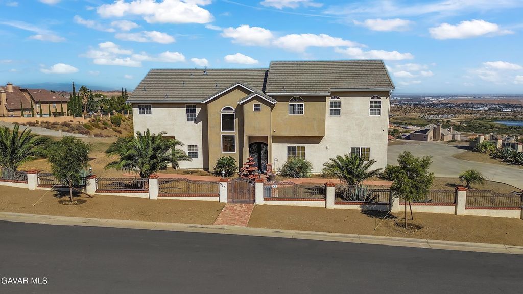 345 Lakeview Drive, Palmdale, CA 93551