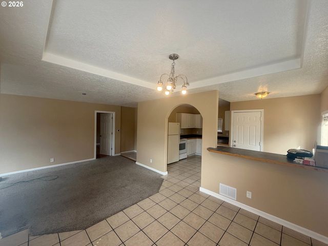 825 YALE Ave, Gladstone, OR 97027