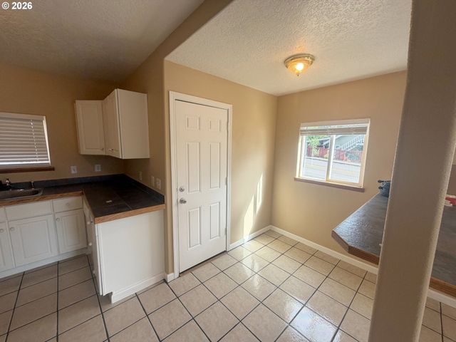 825 YALE Ave, Gladstone, OR 97027