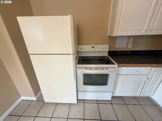 825 YALE Ave, Gladstone, OR 97027