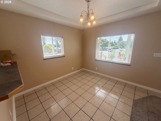 825 YALE Ave, Gladstone, OR 97027