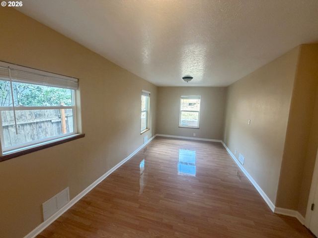 825 YALE Ave, Gladstone, OR 97027