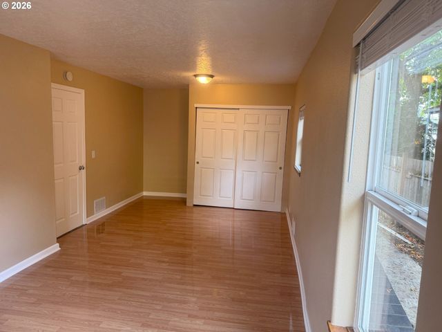 825 YALE Ave, Gladstone, OR 97027
